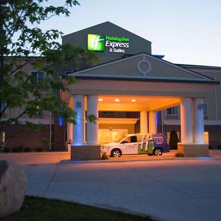 Holiday Inn Express & Suites Northwood By Ihg Silver Lake Экстерьер фото
