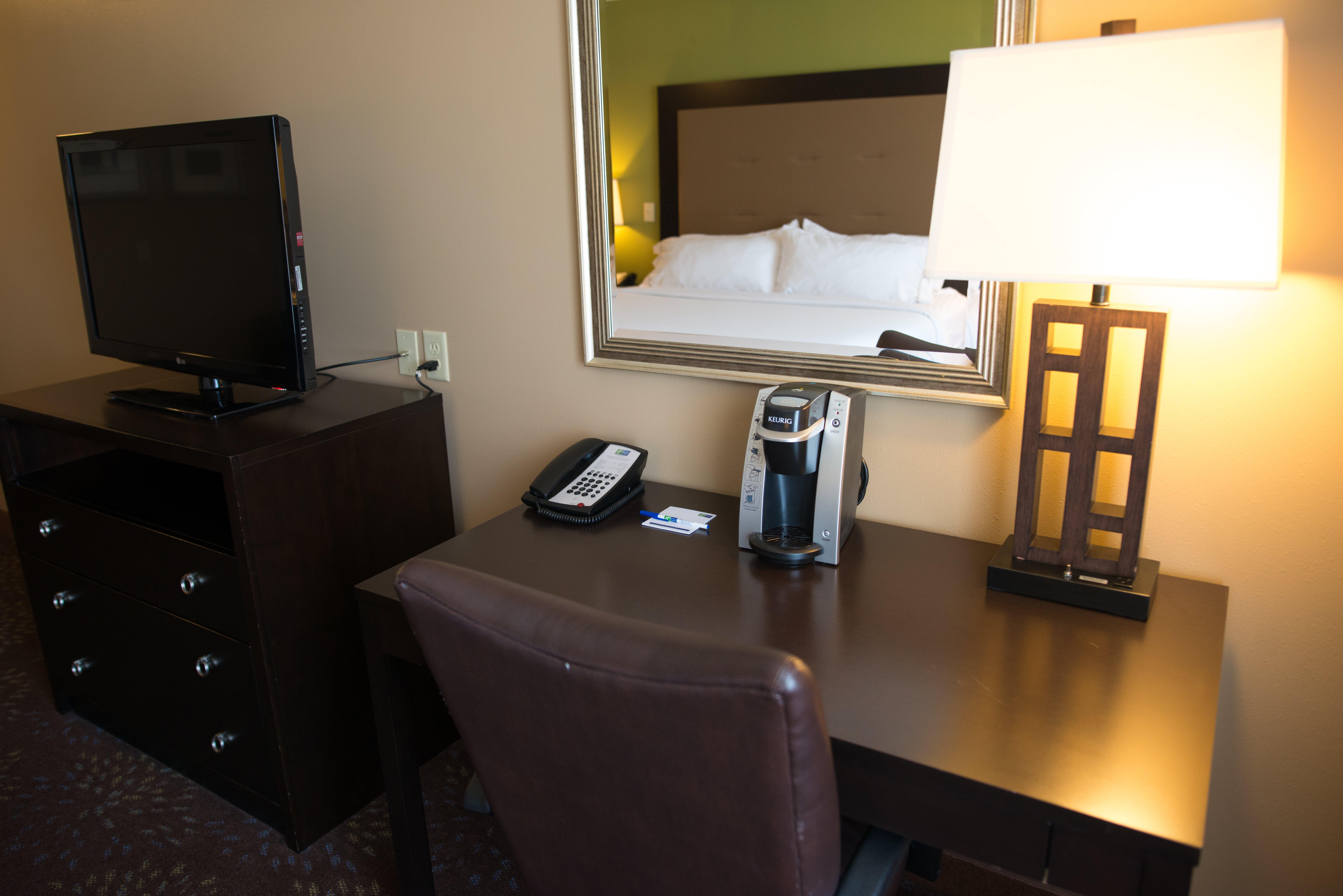 Holiday Inn Express & Suites Northwood By Ihg Silver Lake Экстерьер фото