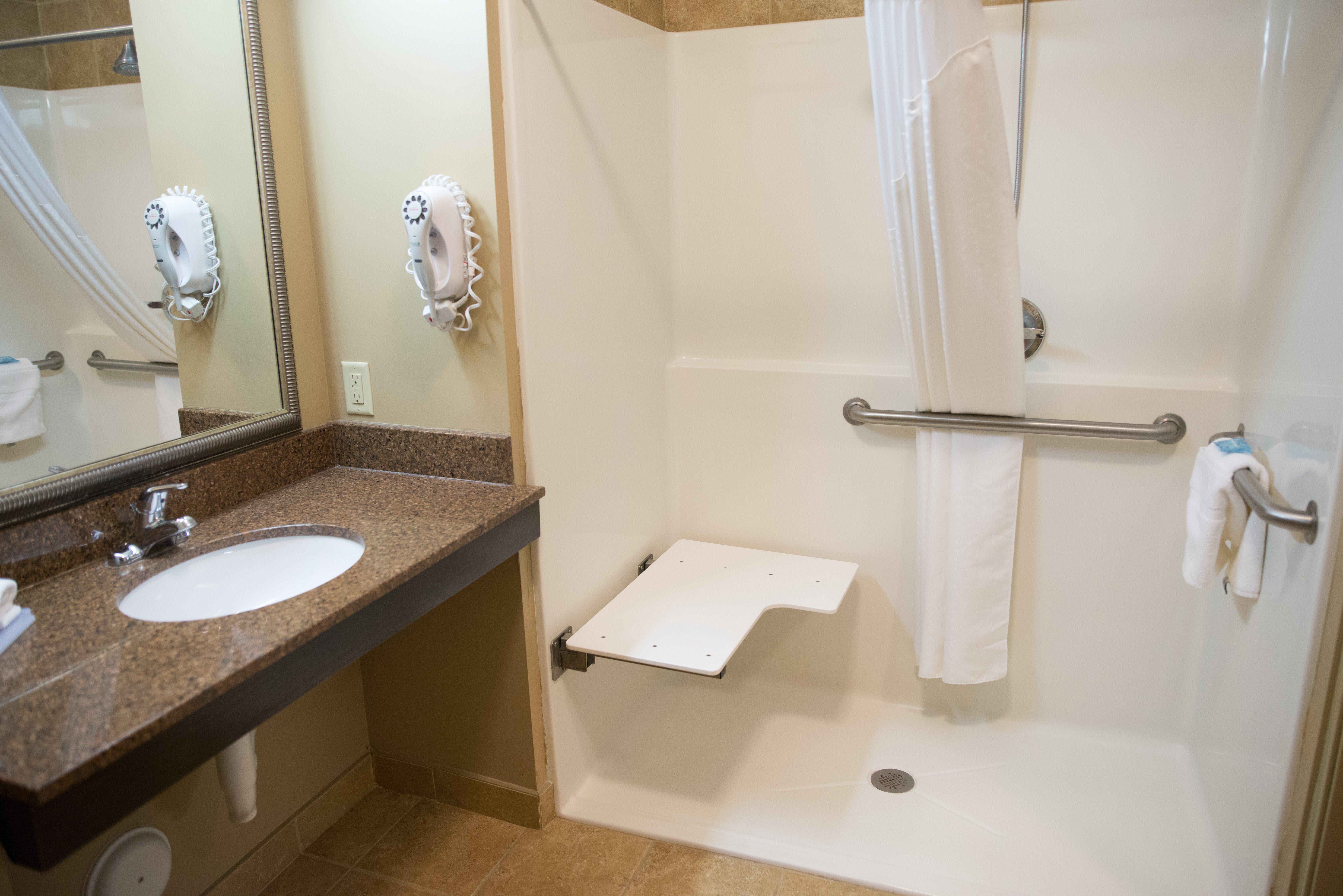 Holiday Inn Express & Suites Northwood By Ihg Silver Lake Экстерьер фото