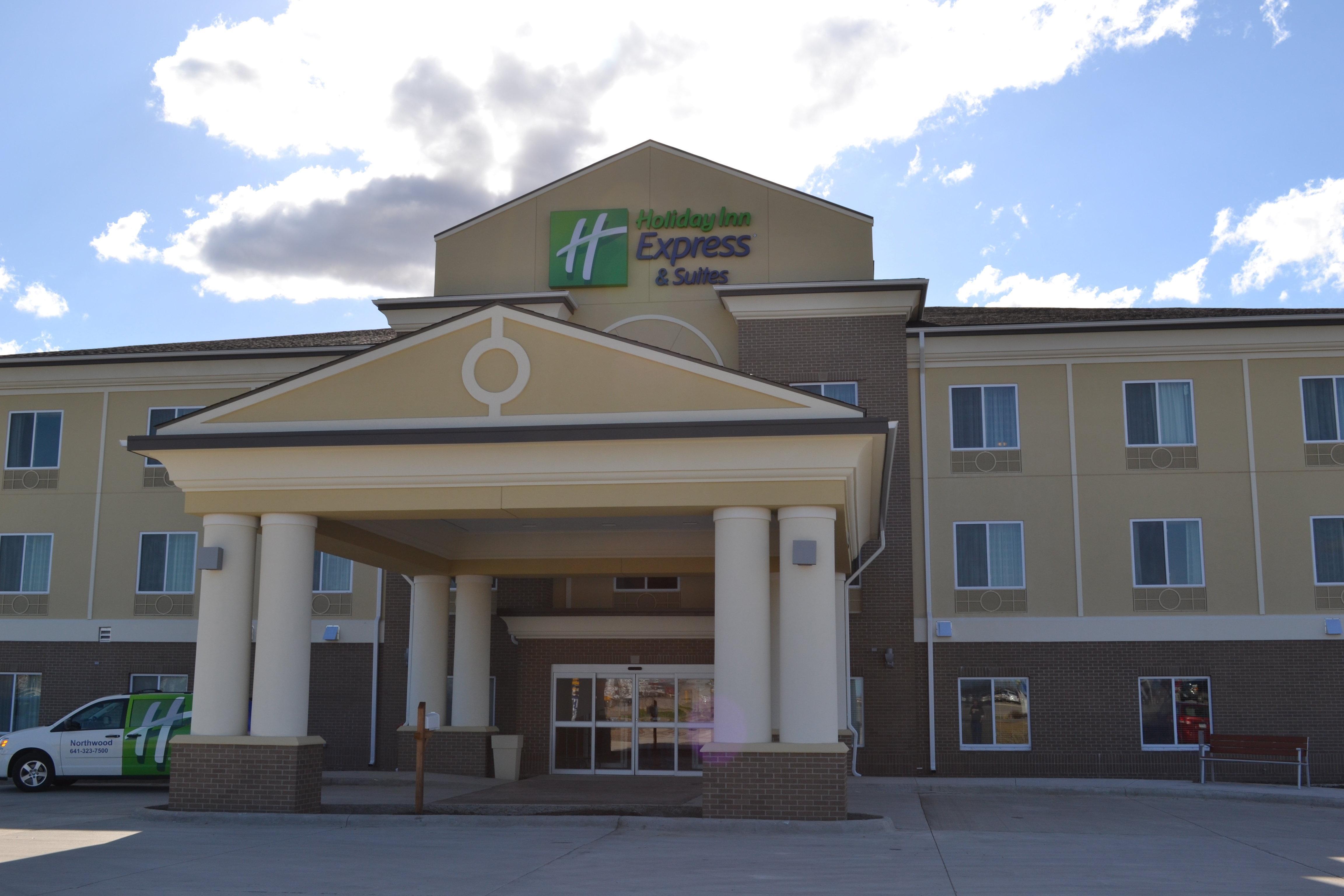 Holiday Inn Express & Suites Northwood By Ihg Silver Lake Экстерьер фото