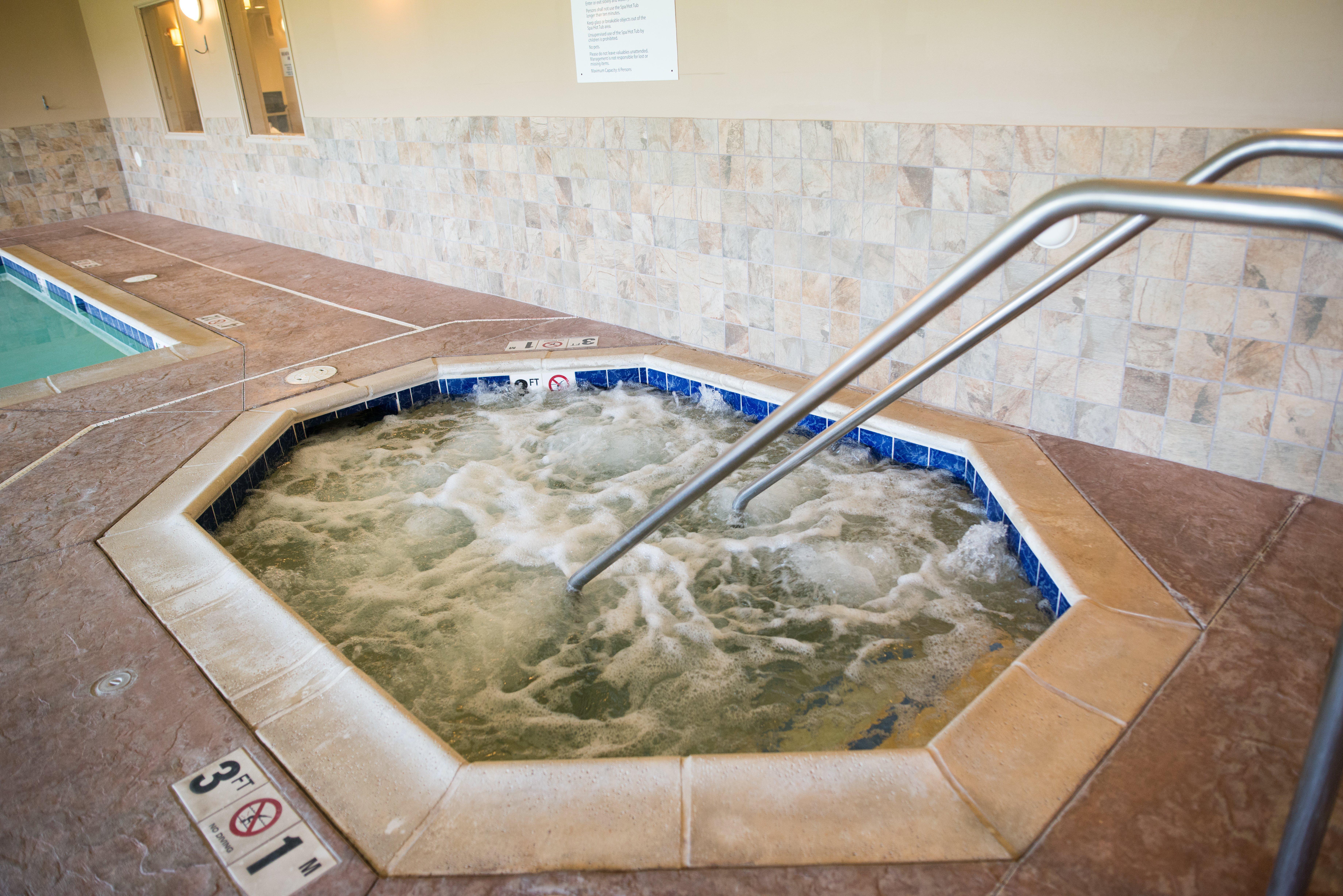 Holiday Inn Express & Suites Northwood By Ihg Silver Lake Экстерьер фото