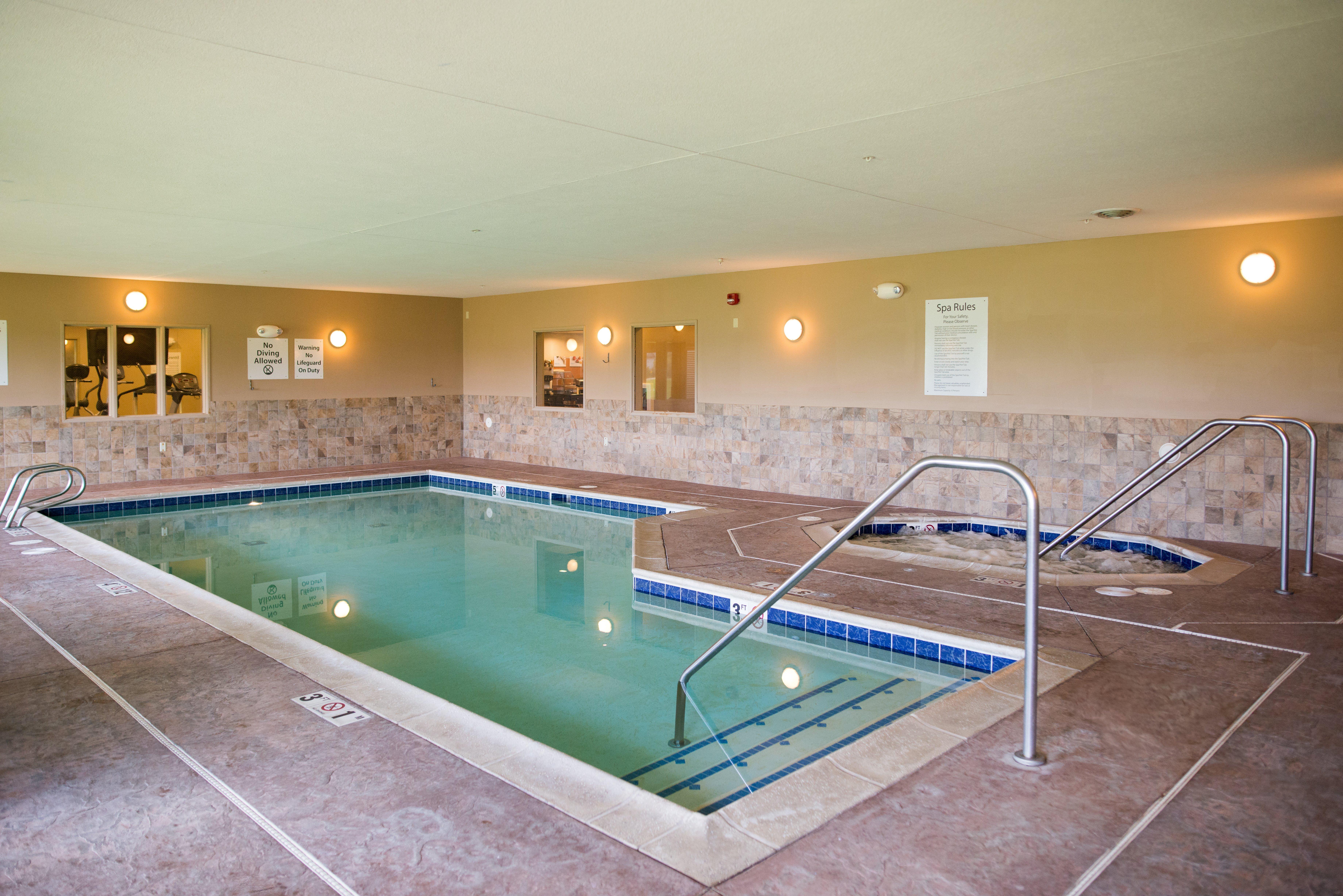 Holiday Inn Express & Suites Northwood By Ihg Silver Lake Экстерьер фото