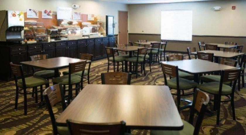 Holiday Inn Express & Suites Northwood By Ihg Silver Lake Экстерьер фото