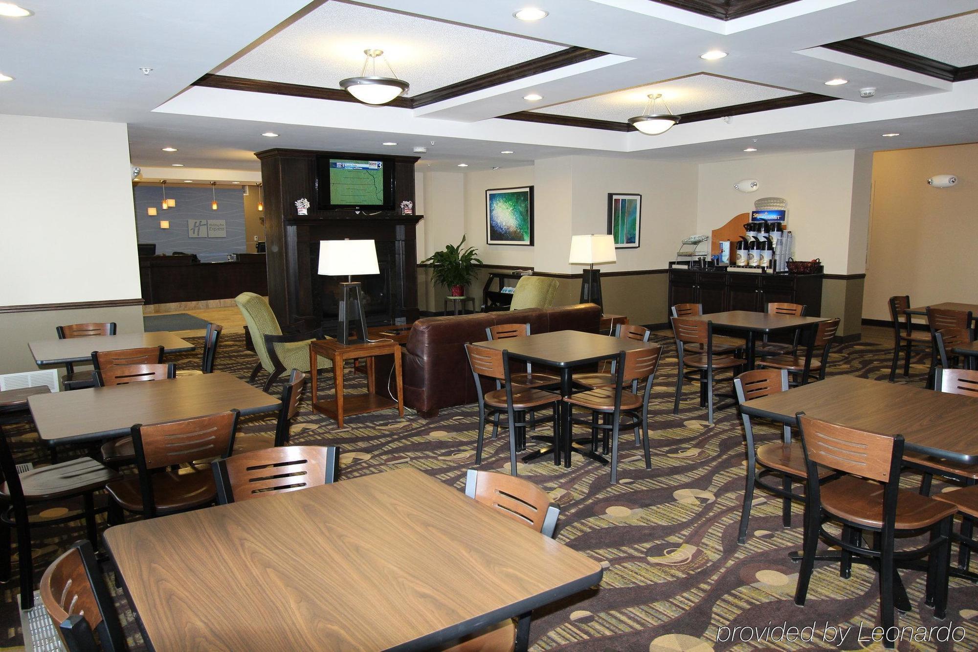 Holiday Inn Express & Suites Northwood By Ihg Silver Lake Экстерьер фото