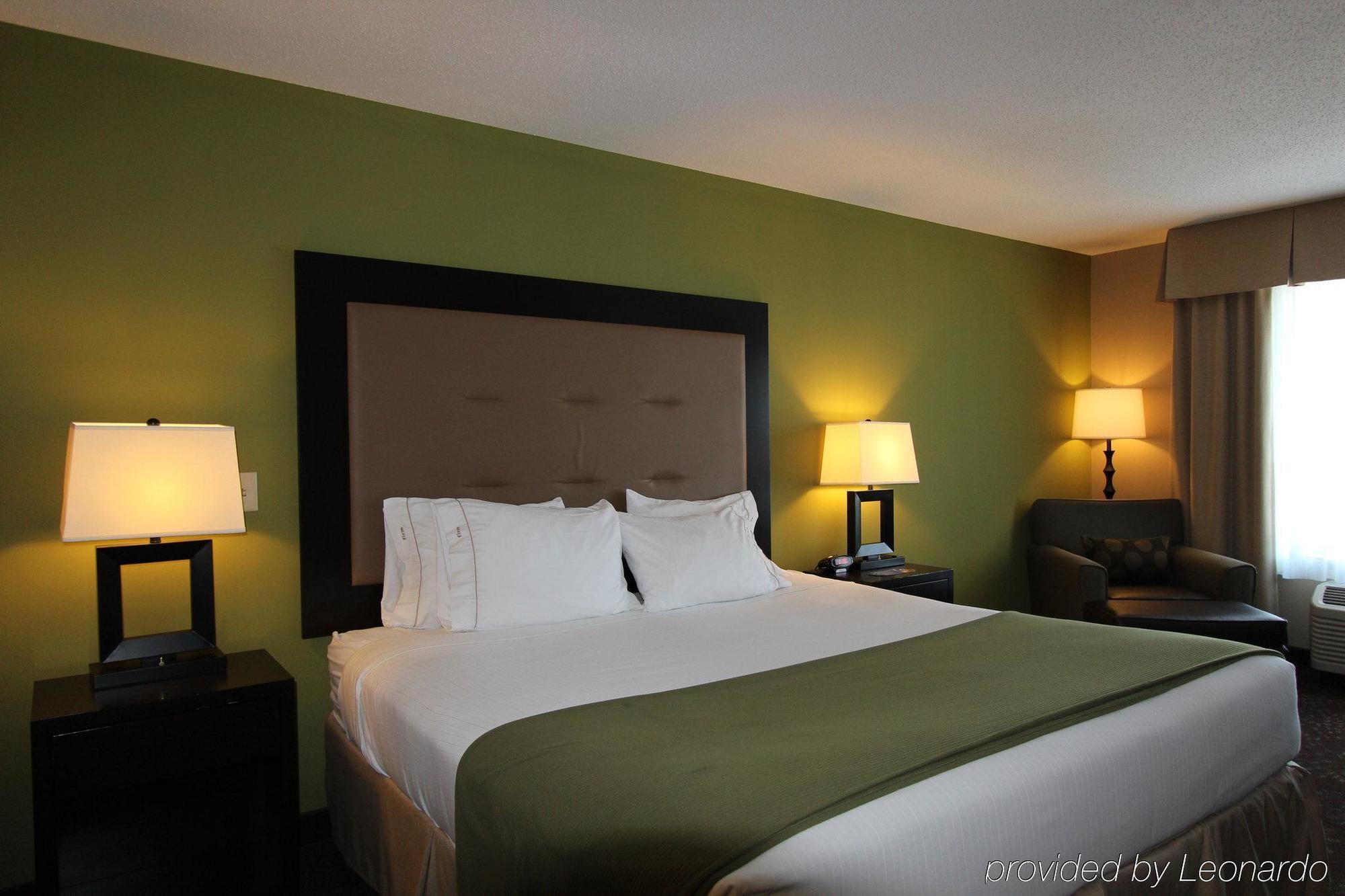 Holiday Inn Express & Suites Northwood By Ihg Silver Lake Экстерьер фото