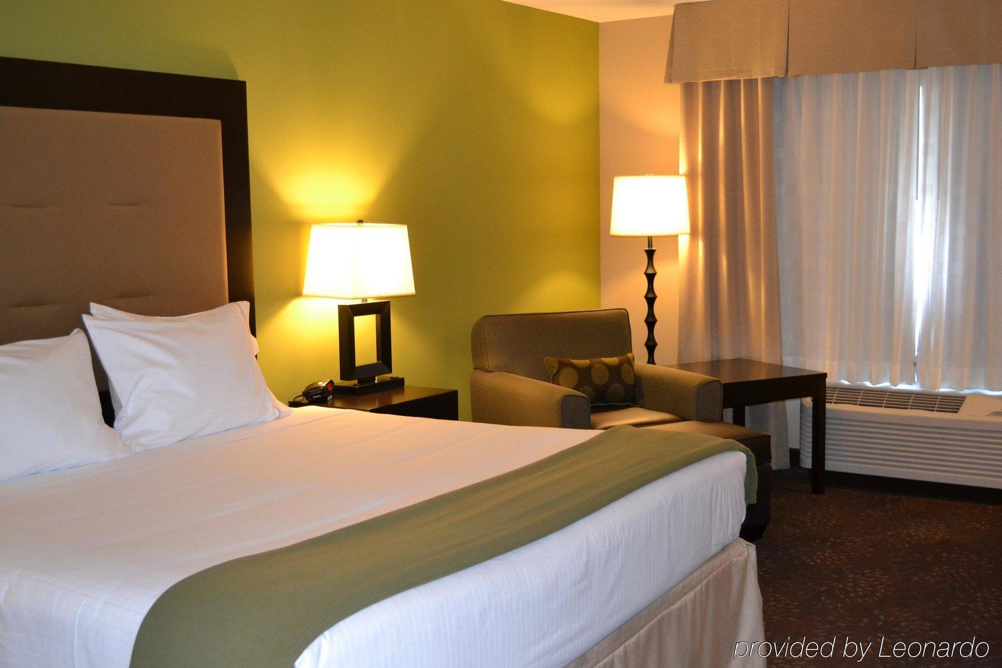 Holiday Inn Express & Suites Northwood By Ihg Silver Lake Экстерьер фото