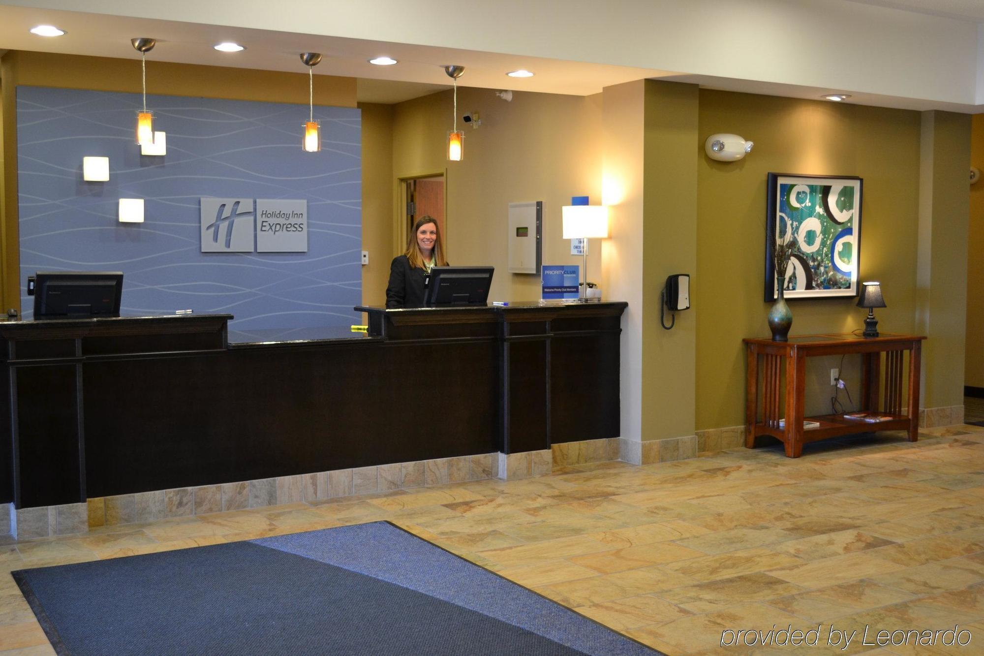 Holiday Inn Express & Suites Northwood By Ihg Silver Lake Экстерьер фото