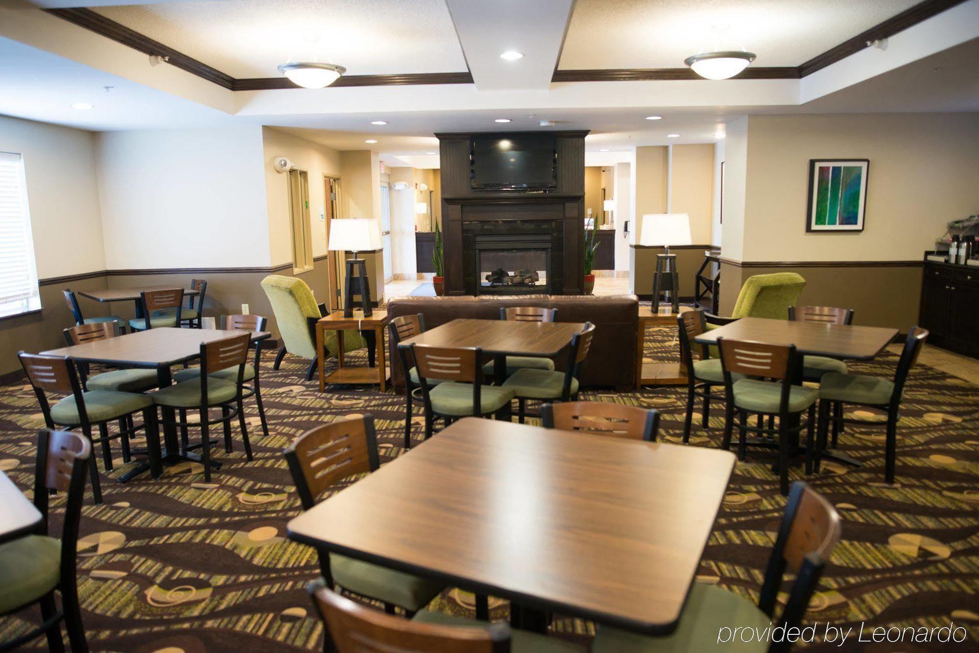 Holiday Inn Express & Suites Northwood By Ihg Silver Lake Экстерьер фото